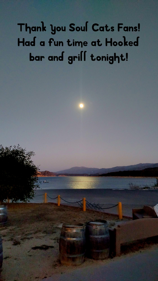 Saxophone player in white hat playing